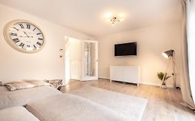 Cheerful 3 Bedroom House - Sleeps 7