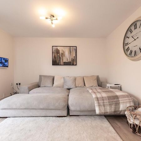 Cheerful 3 Bedroom House - Sleeps 7 Alwalton Exterior photo