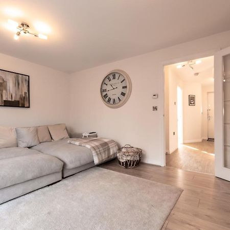 Cheerful 3 Bedroom House - Sleeps 7 Alwalton Exterior photo