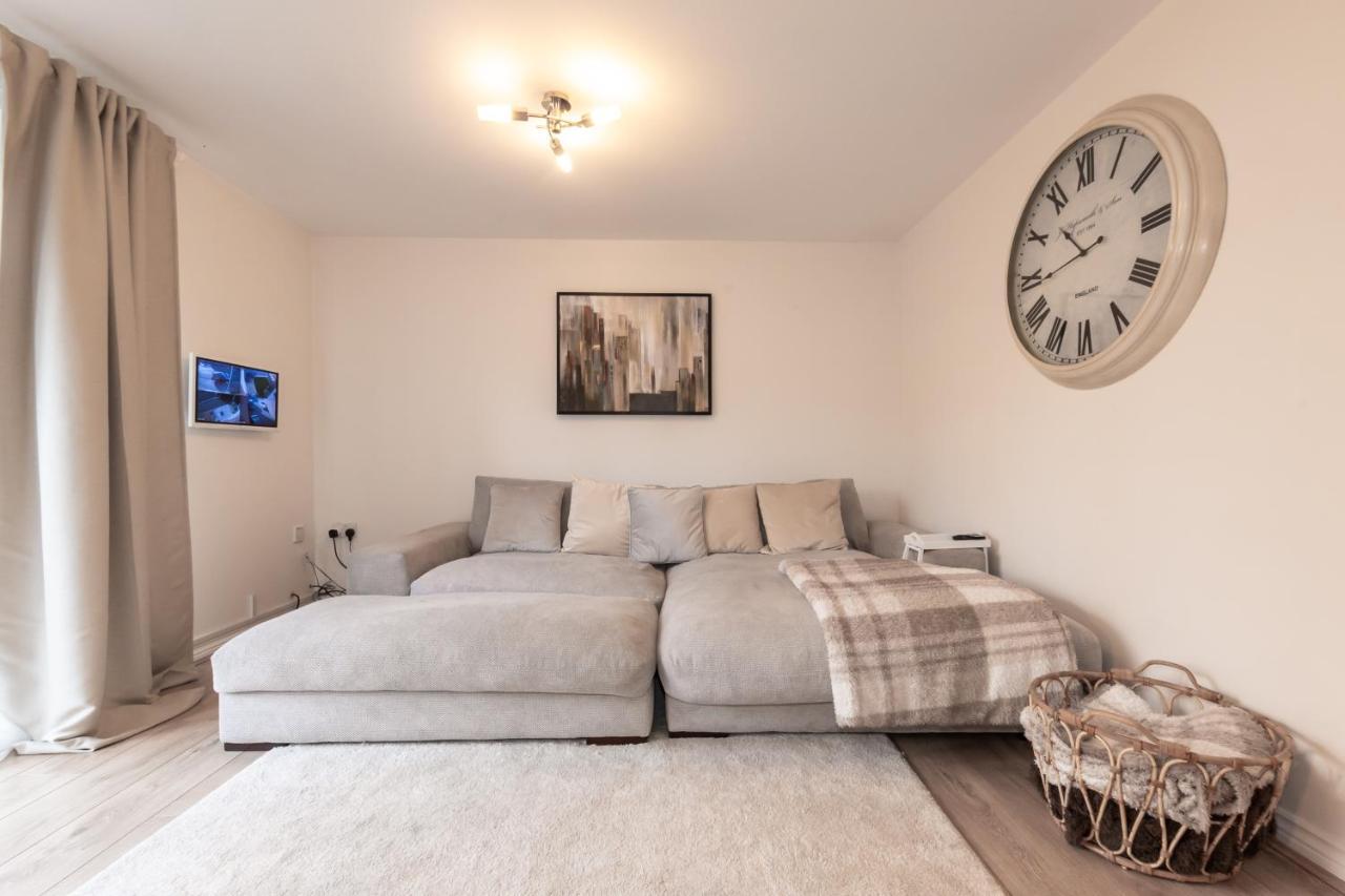 Cheerful 3 Bedroom House - Sleeps 7 Alwalton Exterior photo