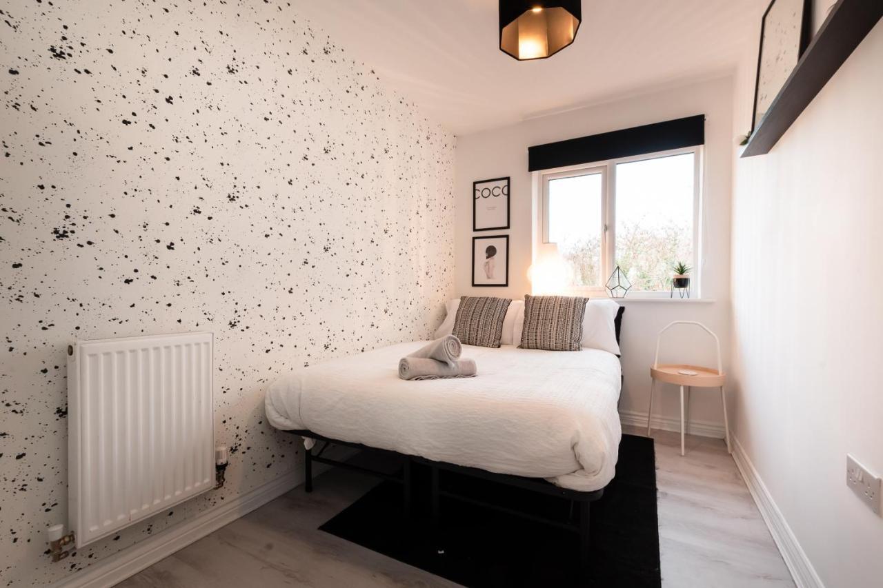 Cheerful 3 Bedroom House - Sleeps 7 Alwalton Exterior photo