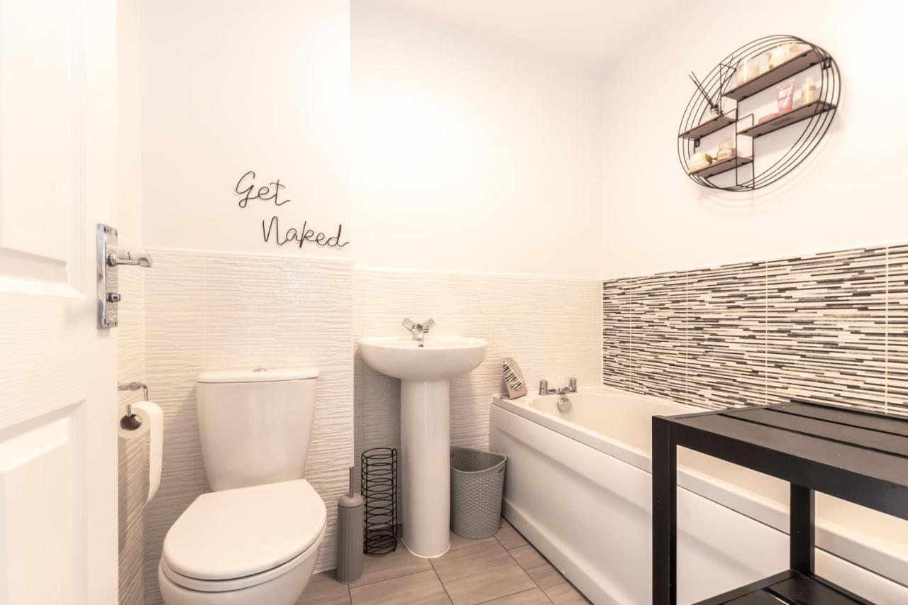 Cheerful 3 Bedroom House - Sleeps 7 Alwalton Exterior photo