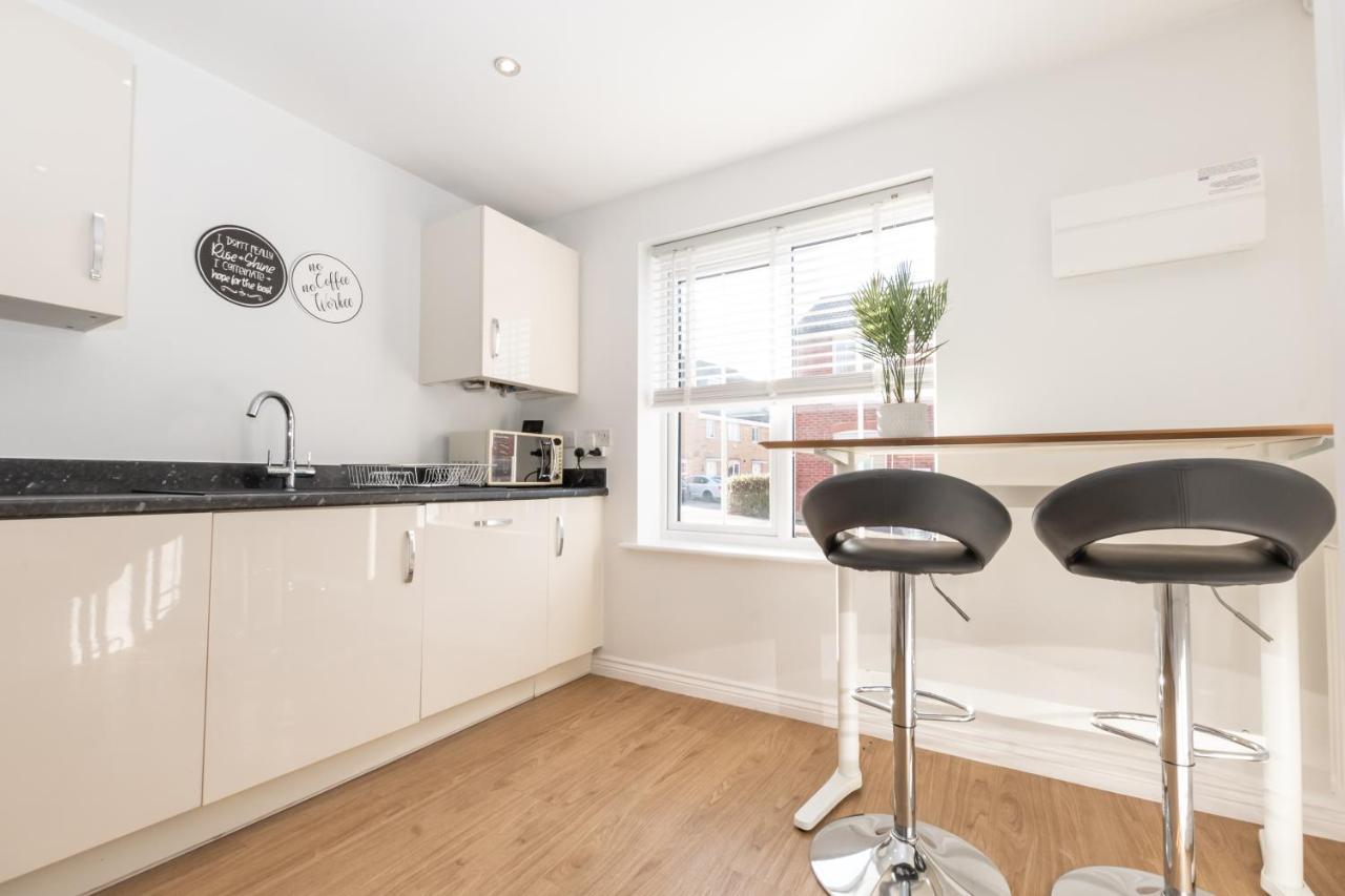 Cheerful 3 Bedroom House - Sleeps 7 Alwalton Exterior photo