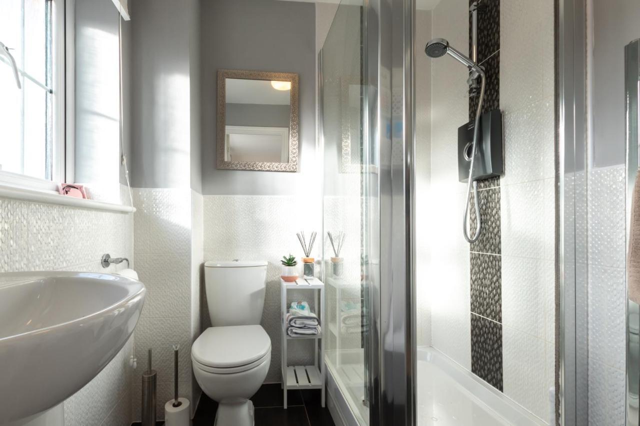 Cheerful 3 Bedroom House - Sleeps 7 Alwalton Exterior photo
