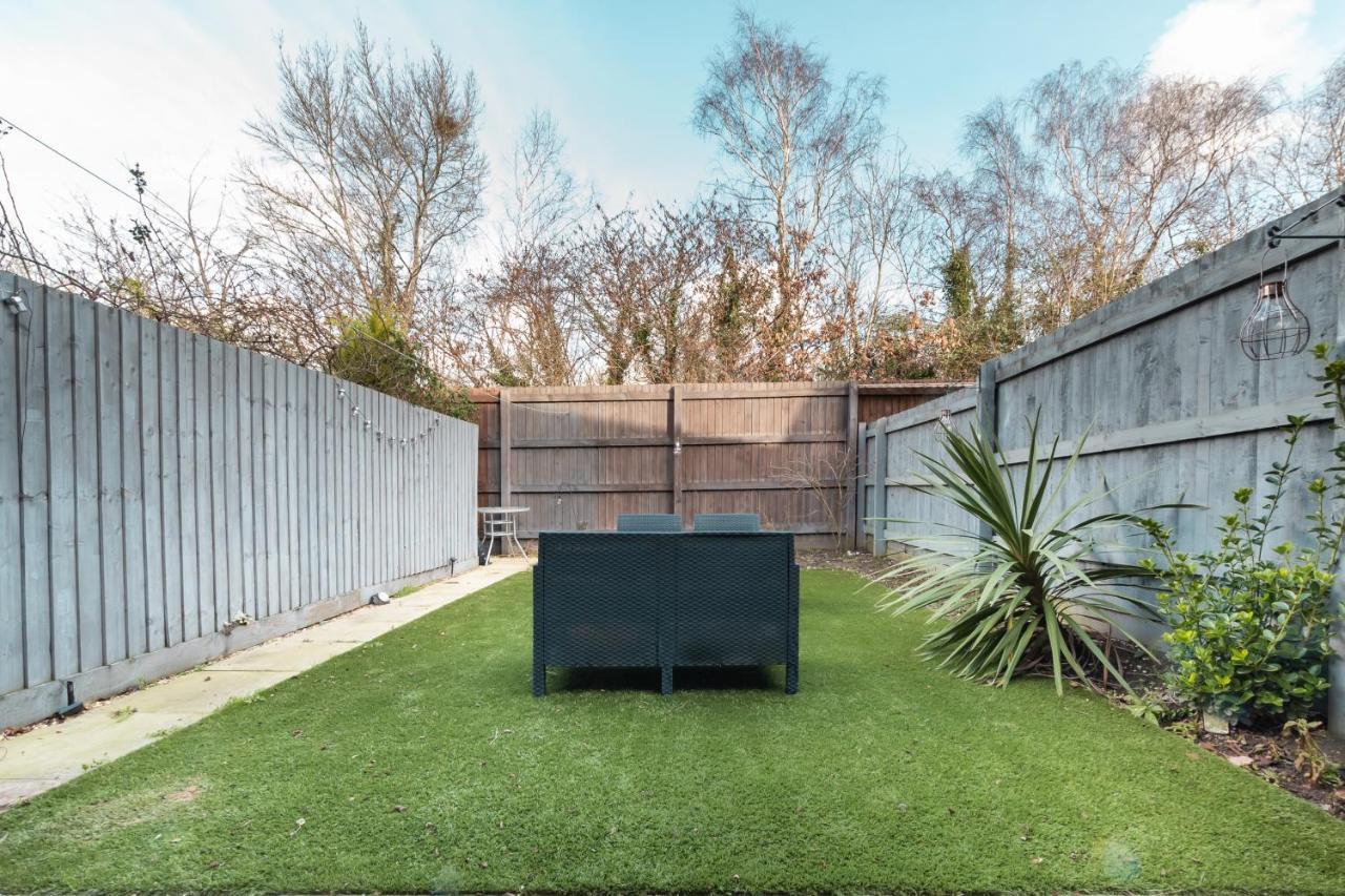 Cheerful 3 Bedroom House - Sleeps 7 Alwalton Exterior photo