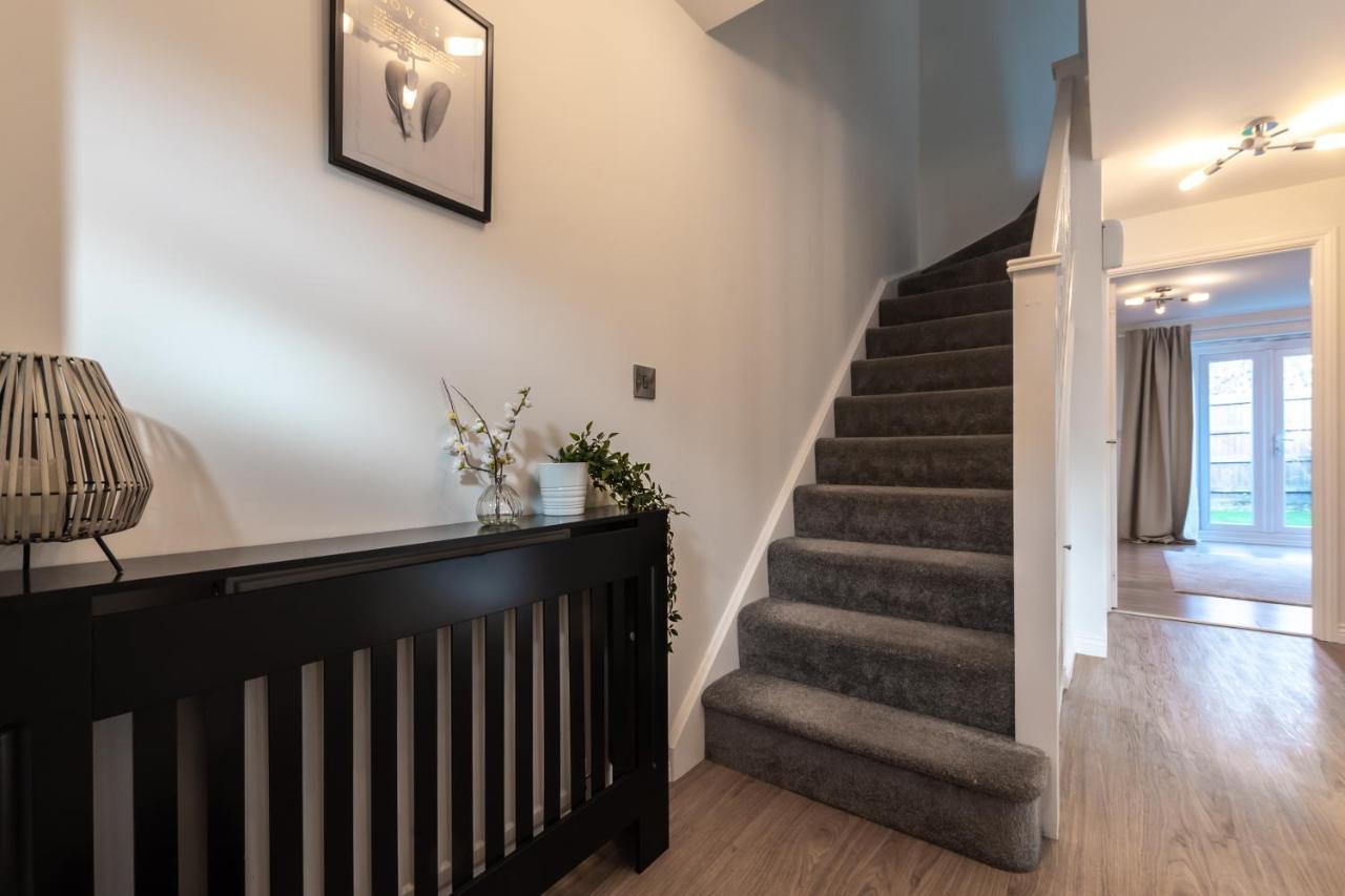 Cheerful 3 Bedroom House - Sleeps 7 Alwalton Exterior photo