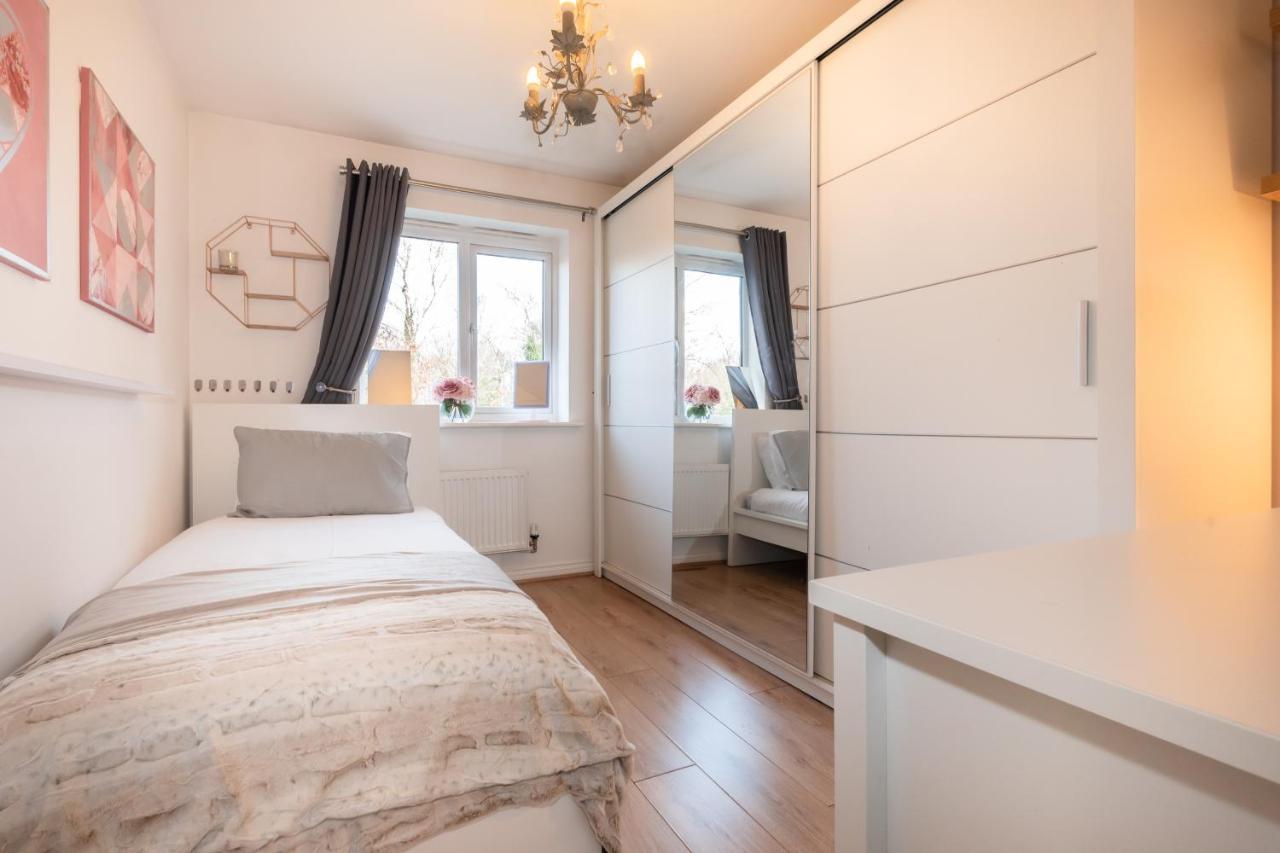 Cheerful 3 Bedroom House - Sleeps 7 Alwalton Exterior photo
