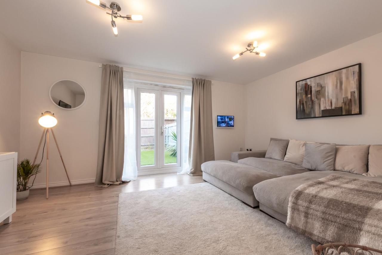 Cheerful 3 Bedroom House - Sleeps 7 Alwalton Exterior photo