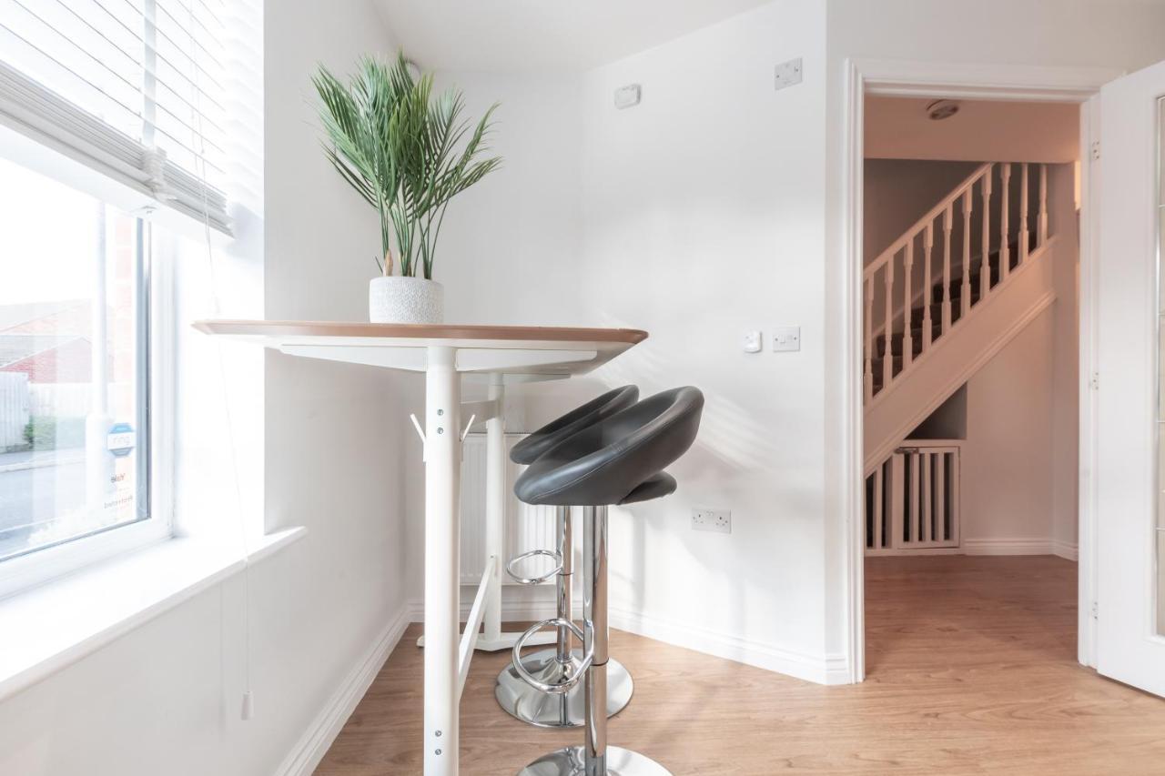 Cheerful 3 Bedroom House - Sleeps 7 Alwalton Exterior photo