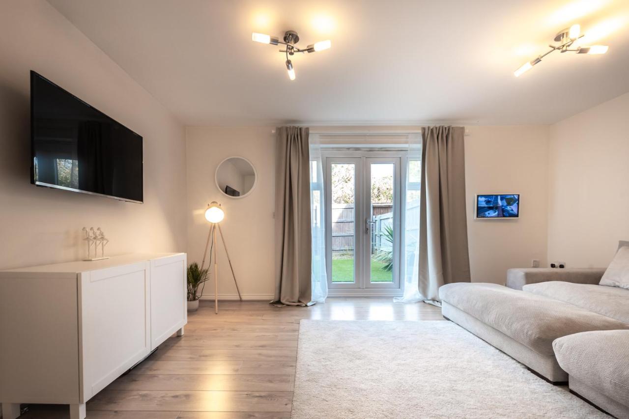 Cheerful 3 Bedroom House - Sleeps 7 Alwalton Exterior photo