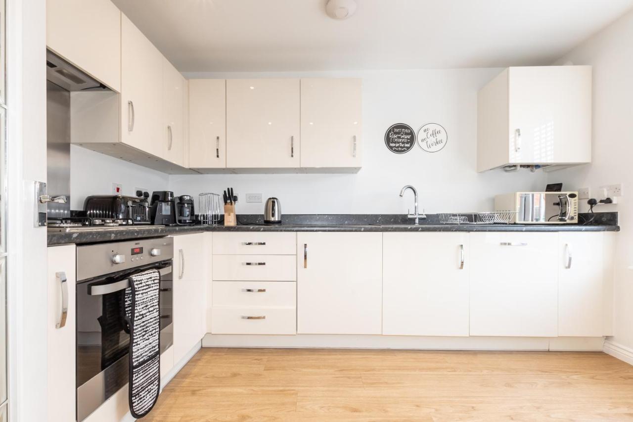 Cheerful 3 Bedroom House - Sleeps 7 Alwalton Exterior photo